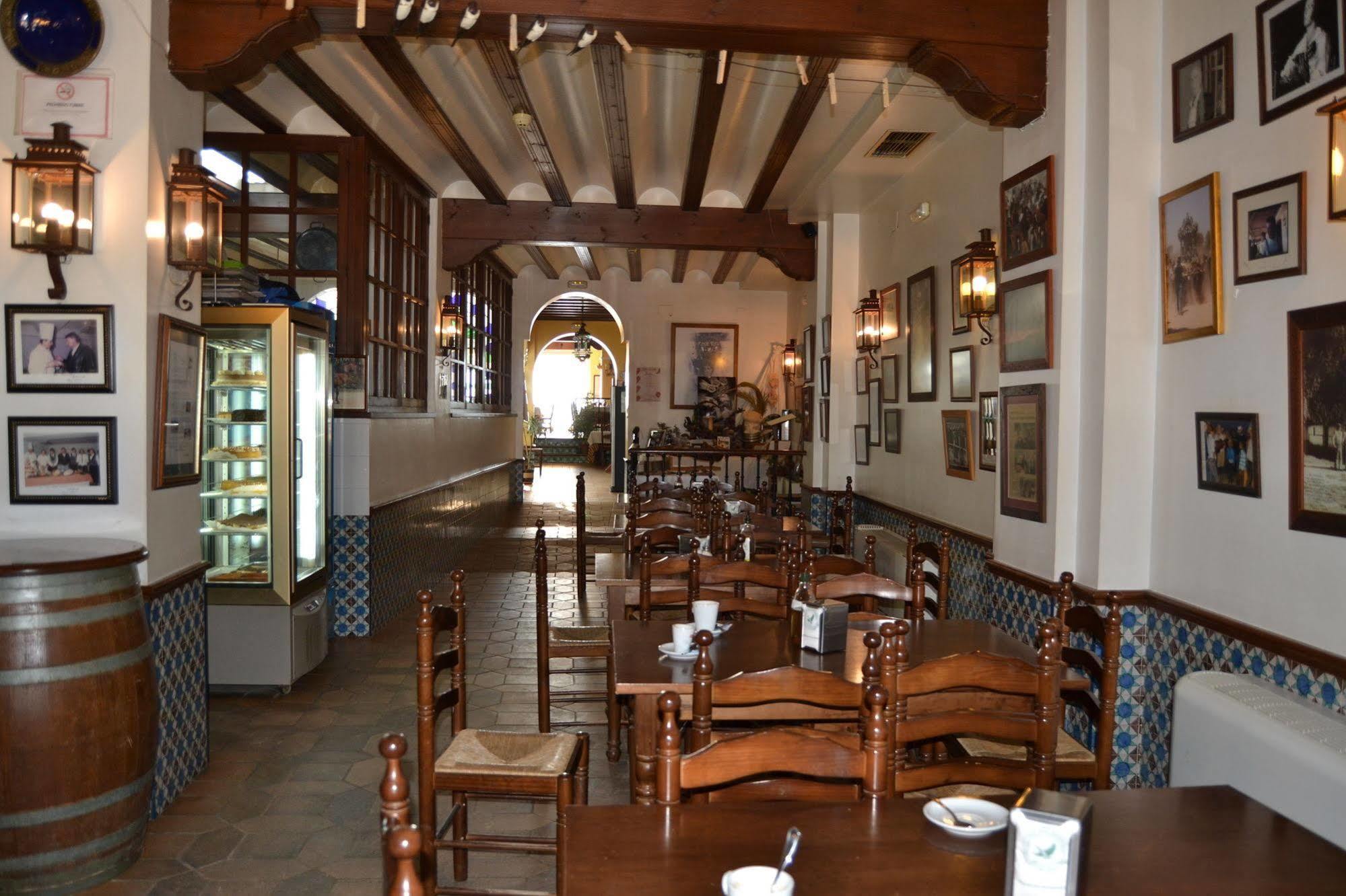 Hotel Restaurante Toruno El Rocio Bagian luar foto